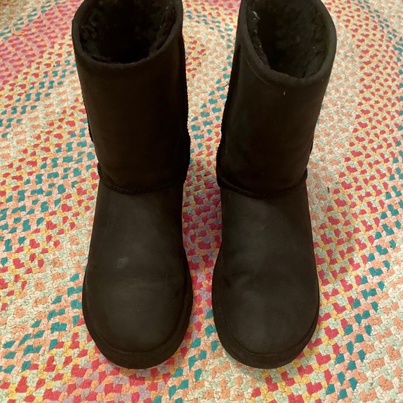 UGG Classic short wool lined leather boot*SOLD - Picture 1 of 8
